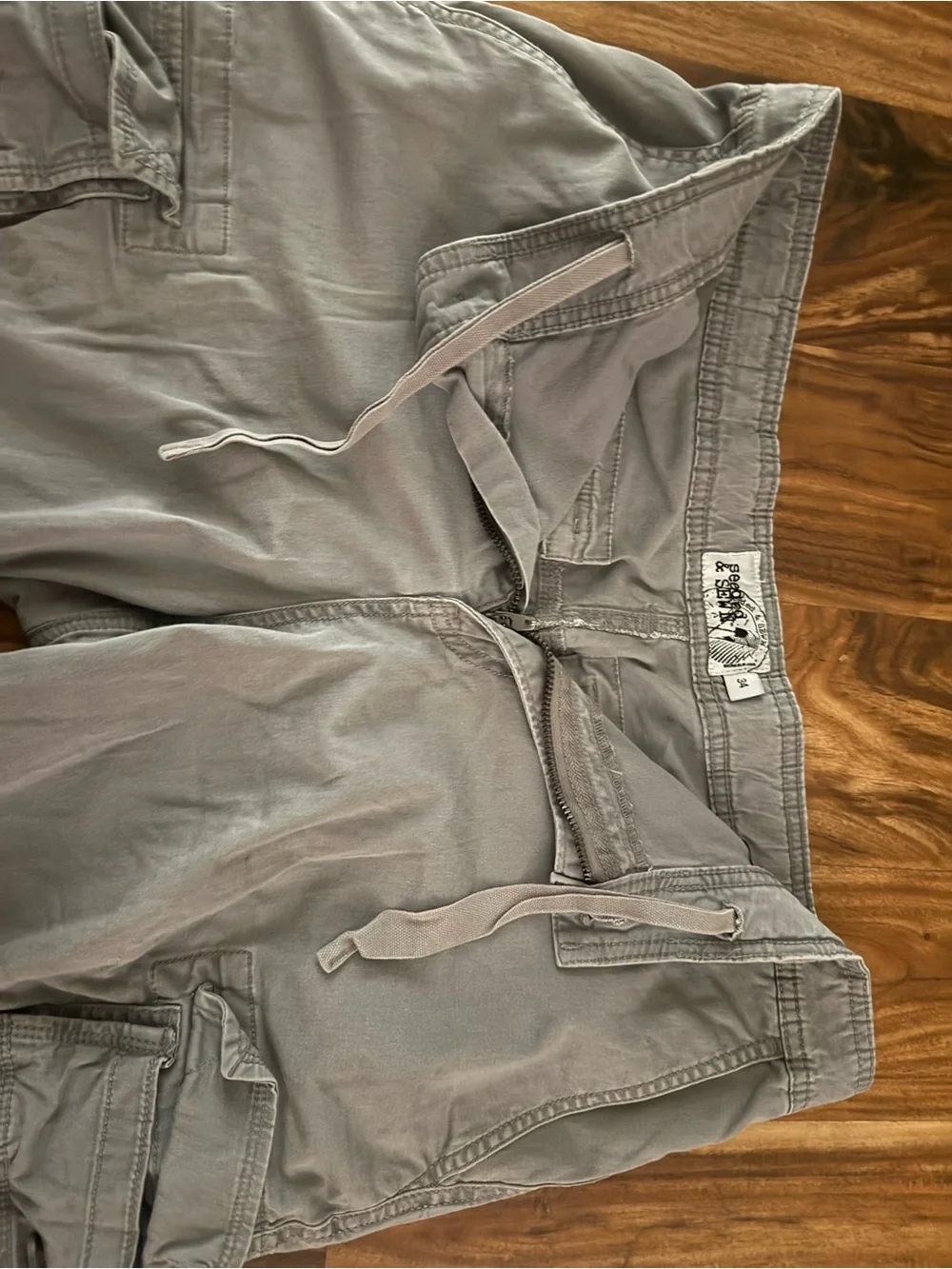 Salt Life Men's Light Gray Cargo Shorts